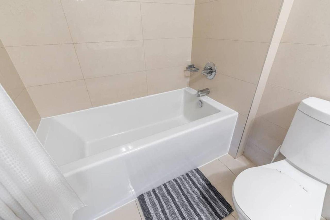 Stunning Views Of Downtown - Luxury High Rise With King Bed! Villa Toronto Luaran gambar