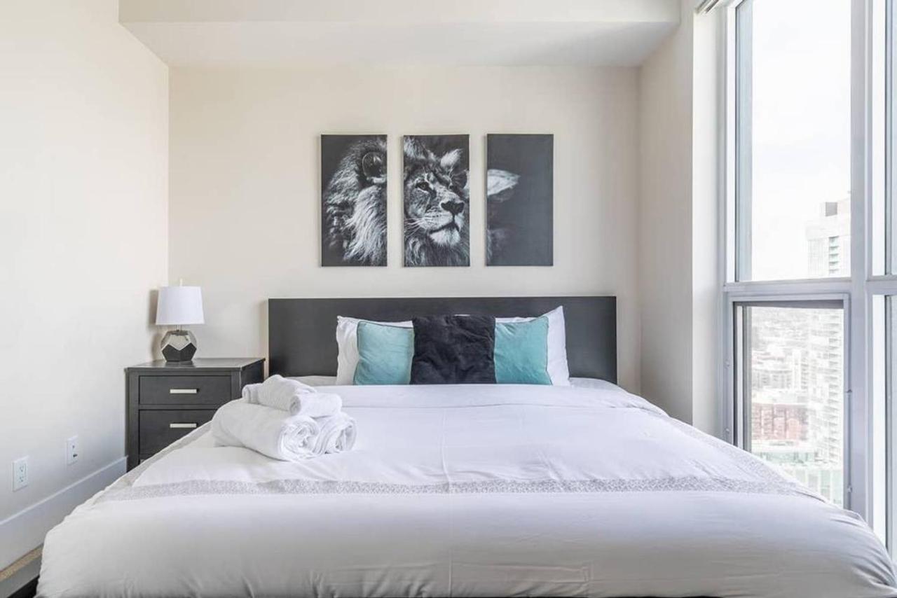 Stunning Views Of Downtown - Luxury High Rise With King Bed! Villa Toronto Luaran gambar