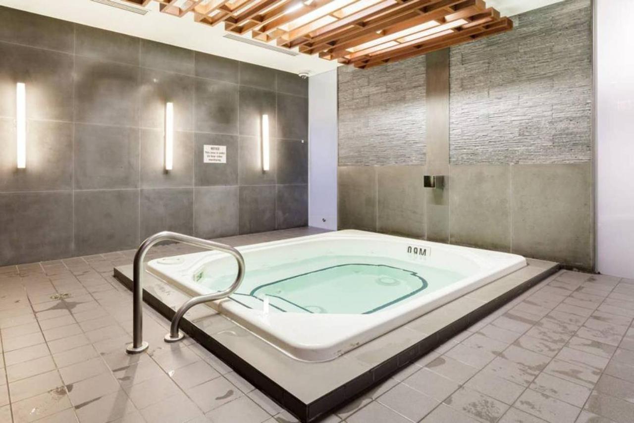 Stunning Views Of Downtown - Luxury High Rise With King Bed! Villa Toronto Luaran gambar